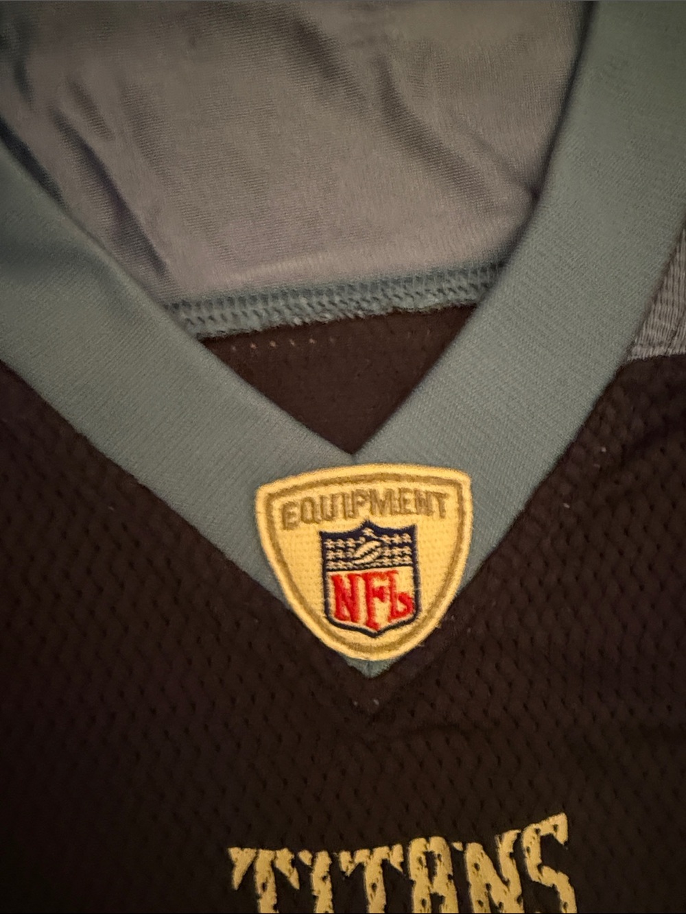Reebok NFL Navy and Light Blue Tennessee Titans Football Jersey #10 Young Size M - Picture 4 of 11